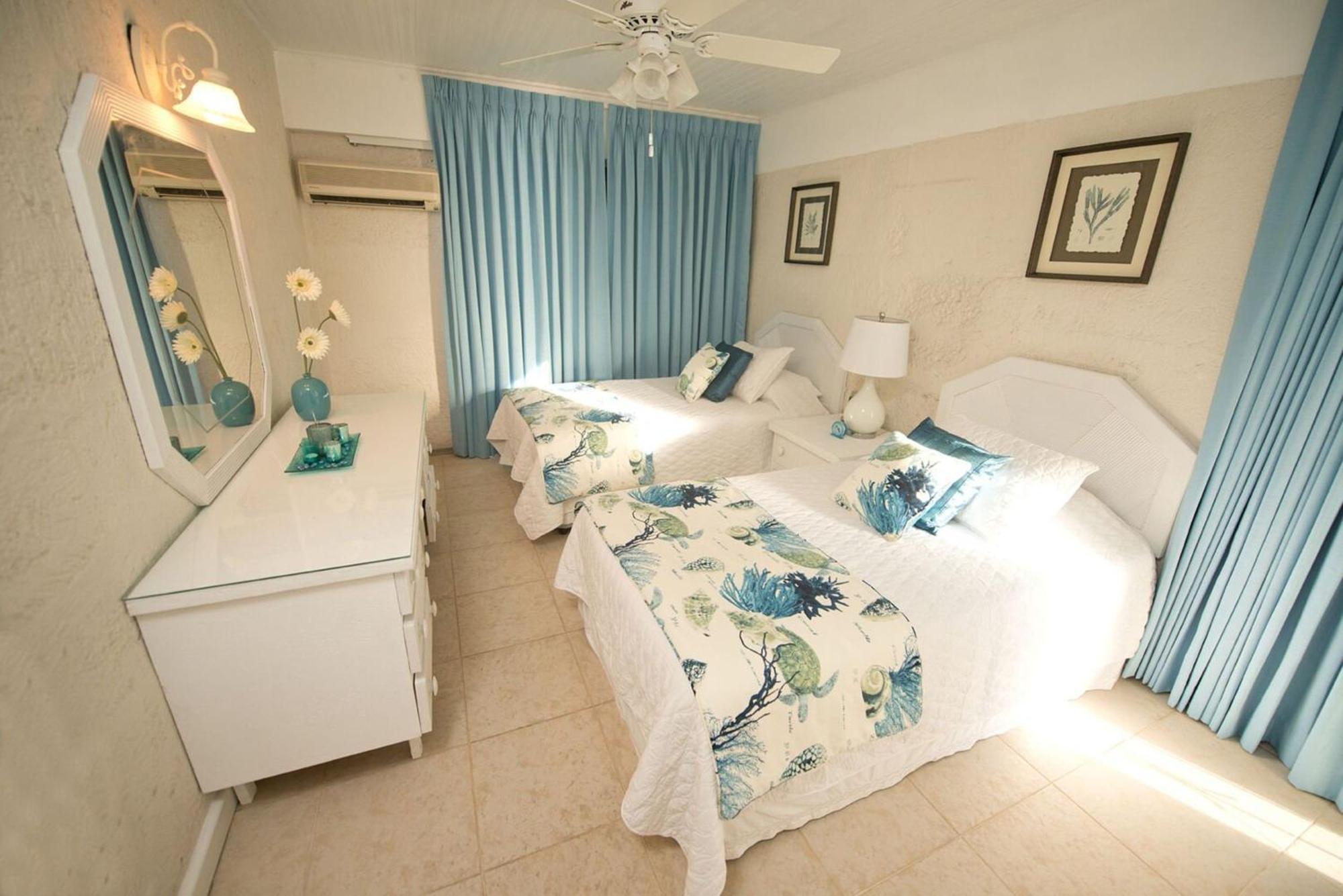 Bora Bora By Blue Sky Luxury Apartment Paynes Bay Ruang foto