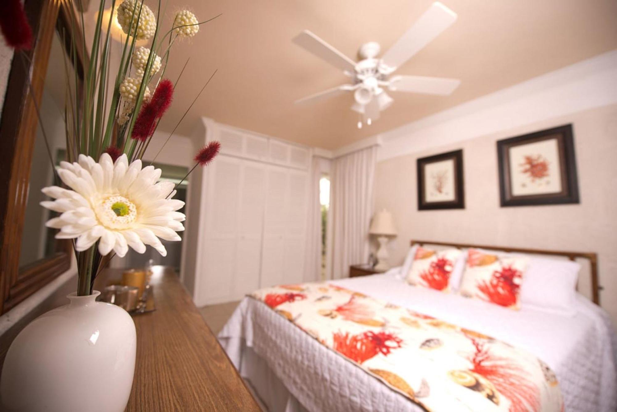 Bora Bora By Blue Sky Luxury Apartment Paynes Bay Ruang foto